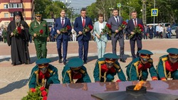 Мэр Южно-Сахалинска возложил цветы к Вечному огню в День памяти и скорби