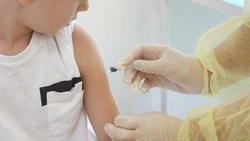 Южно-сахалинских детей прививают от гриппа четырехвалентной вакциной 