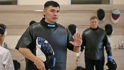 Чемпион России Аскар Хамзин провел серию мастер-классов для сахалинских фехтовальщиков
