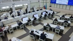Валерий Лимаренко поручил усилить меры по борьбе с наледью на крышах жилых домов