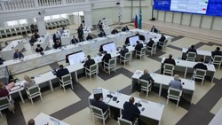 Валерий Лимаренко поручил усилить меры по борьбе с наледью на крышах жилых домов
