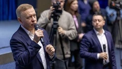 Валерий Лимаренко и Сергей Надсадин встретились с жителями Южно-Сахалинска
