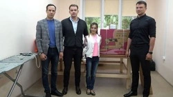 Рукодельницам Южно-Сахалинска подарили швейную машинку для пошива одежды бойцам СВО