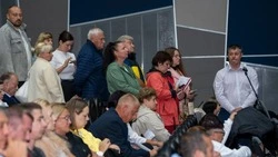 Губернатор Валерий Лимаренко и мэр Сергей Надсадин провели встречу с жителями Южно-Сахалинска