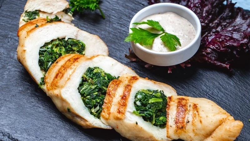 C таким ужином вы точно похудеете: рецепт куриного рулета