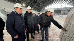 Валерий Лимаренко проинспектировал строительство легкоатлетического манежа в Южно-Сахалинске