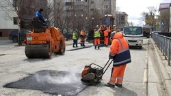 В Южно-Сахалинске продолжается ремонт дорог