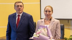 Губернатор Валерий Лимаренко поздравил медиков с профессиональным праздником 