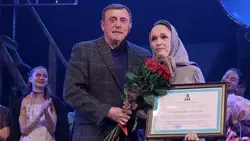 Валерий Лимаренко поздравил артистов Чехов-центра с открытием 96-го театрального сезона   
