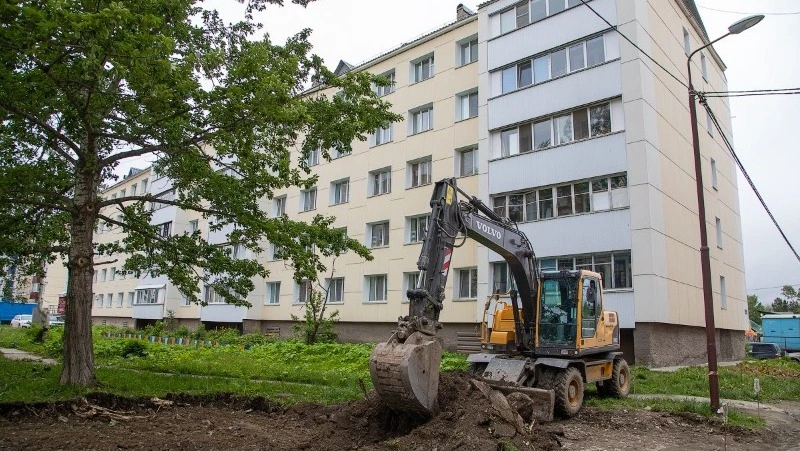 В ходе капитального ремонта двора по улице Науки будут высажены новые деревья