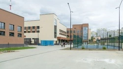 В 16-м микрорайоне Южно-Сахалинска заканчивают благоустройство территории новой школы