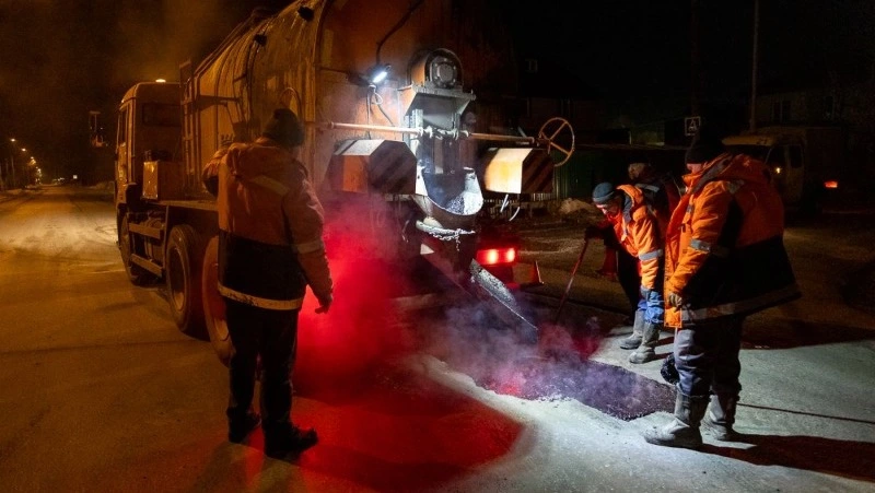 Ночная смена: Южно-Сахалинск наращивает темпы ремонта дорог
