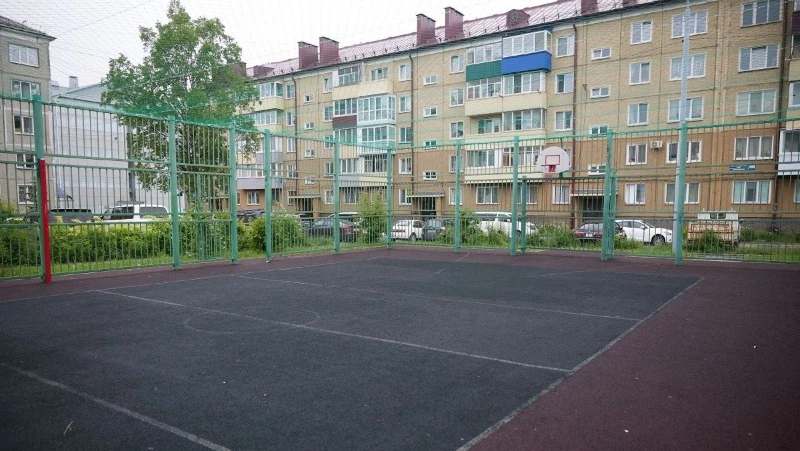 Спортивные площадки в Южно-Сахалинске приводят в порядок