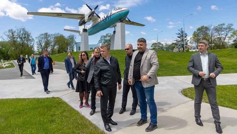 Сергей Надсадин проверил готовность сквера Авиаторов к летнему сезону