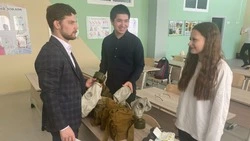 Ветеран СВО  Константин Кузьминский ведет в школе № 30  Южно-Сахалинска патриотические проекты