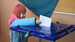 Высокая явка и семьи: как проходит второй день выборов в районах Сахалинской области