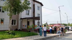 Восемь семей из Березняков получили ключи от новых квартир