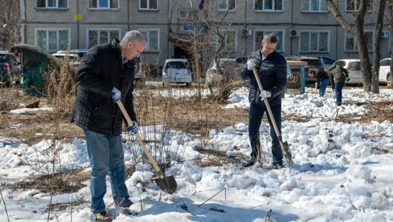 В Южно-Сахалинске состоялась первая «чистая пятница»