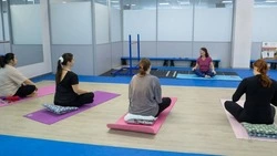 Будущие мамы в Южно-Сахалинске бесплатно занимаются перинатальной йогой с  опытным инструктором