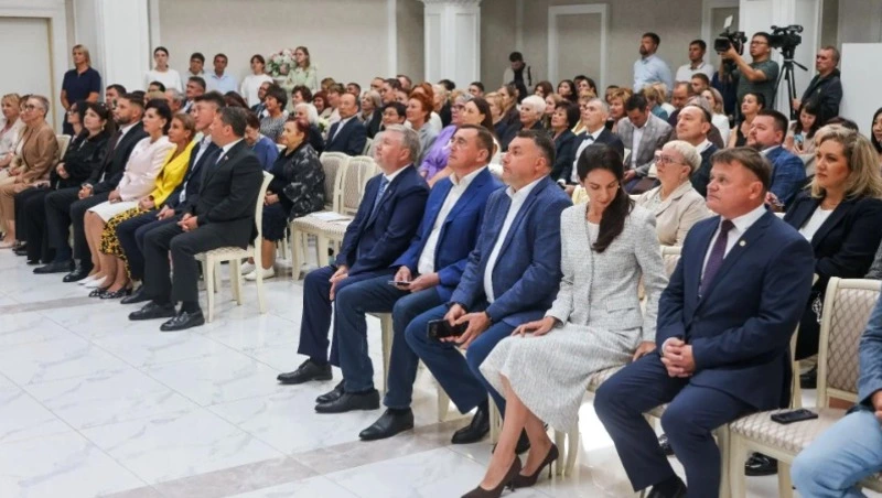 Валерий Лимаренко поздравил коллектив городской больницы имени Ф.С. Анкудинова с 80-летием
