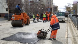 В Южно-Сахалинске продолжается ремонт дорог