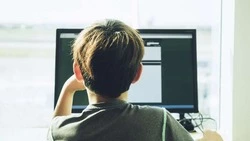 Силовики напомнили, что увлечение подростков Интернетом может довести до беды 