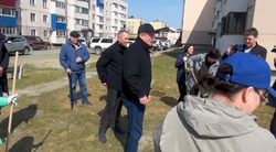 Первый вице-мэр Андрей Ковальчук и губернатор Валерий Лимаренко встретились с участниками субботника