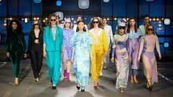 Модные тренды осени 2024: яркие акценты и уютные образы