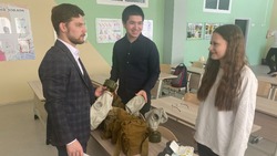 Ветеран СВО  Константин Кузьминский ведет в школе № 30  Южно-Сахалинска патриотические проекты