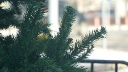 Южно-Сахалинск продолжают украшать к Новому году