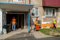 Южно-Сахалинск активизирует работу по расчистке и ремонту подвалов многоквартирных домов