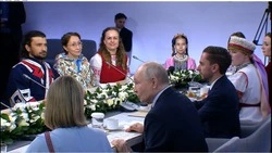 Экскурсовод из Южно-Сахалинска рассказал президенту России о Сахалине и пригласил его в гости