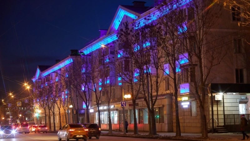 Динамическая подсветка украсила 10 многоквартирных домов на улице Ленина