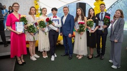 78 выпускников южно-сахалинских школ награждены медалями «За особые успехи в учении»