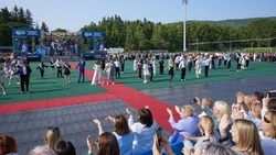 Общегородской выпускной: более 1400 юных южносахалинцев отпраздновали окончание школы