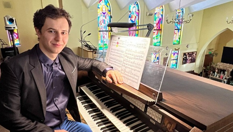 Сахалинский аккордеонист освоил орган и дает сольные концерты в католическом соборе