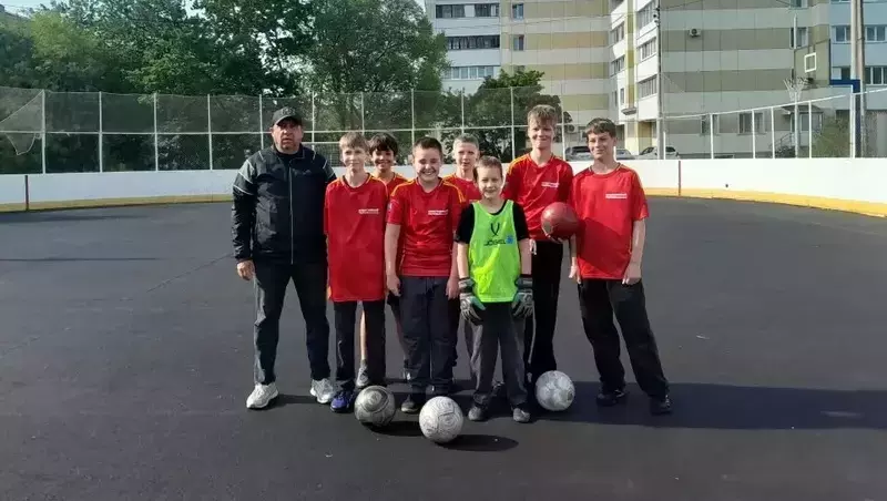Юные южносахалинцы могут бесплатно заниматься игровыми видами спорта в шаговой доступности от дома