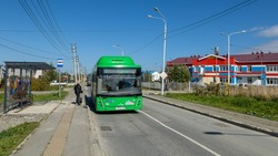 На автобусной остановке возле детского сада «Бусинка» по просьбам жителей установили навес