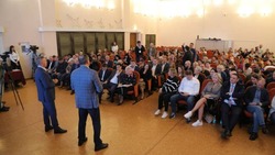 Мэр Сергей Надсадин и губернатор Валерий Лимаренко провели совместную встречу в Березняках