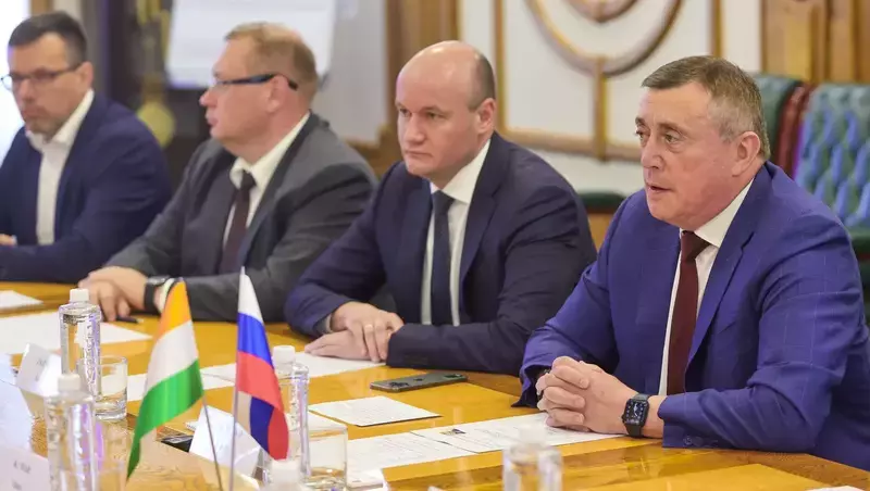 Валерий Лимаренко провел встречи с генеконсулом КНР во Владивостоке и Полномочным Послом Индии в РФ