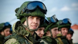 Более 200 человек ежемесячно обращаются в пункты отбора на службу по контракту в Южно-Сахалинске