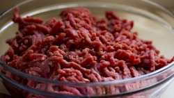 Как улучшить вкус покупного фарша: секреты опытных хозяек