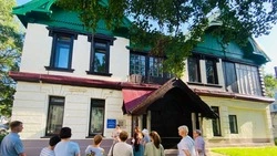 Экскурсию по самому старому зданию Южно-Сахалинска назвали интригующей