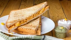 Сочный, хрустящий, ароматный: рецепт сэндвича, который захочется повторить