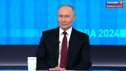 Владимир Путин назвал материнский капитал уникальным изобретением России
