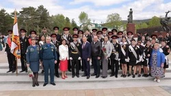 Марш, вальс и прощание со Знаменем: для кадетов Южно-Сахалинска прозвучал последний звонок