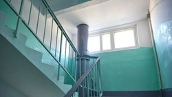 В Южно-Сахалинске преображается все больше подъездов многоквартирных домов 