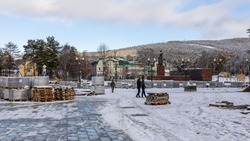 На площади Славы до конца ноября заменят брусчатку и гранит на ступенях 