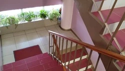 За год в Южно-Сахалинске отремонтировали и обновили примерно 2 тысячи подъездов