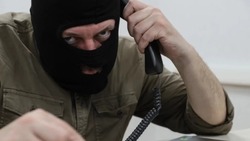 Если вам с угрозами звонят «сотрудники» МВД или ФСБ, немедленно прекращайте разговор